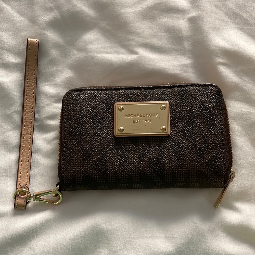 Michael Kors zippy wallet